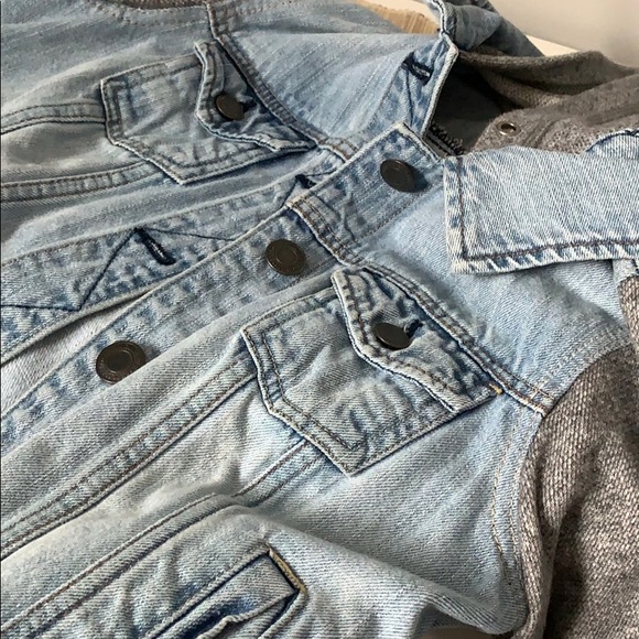 Long Sleeved American Eagle Jean jacket - Picture 2 of 2